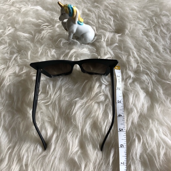 SOLD Extreme Cat Eye Sunnies - Picture 10 of 10